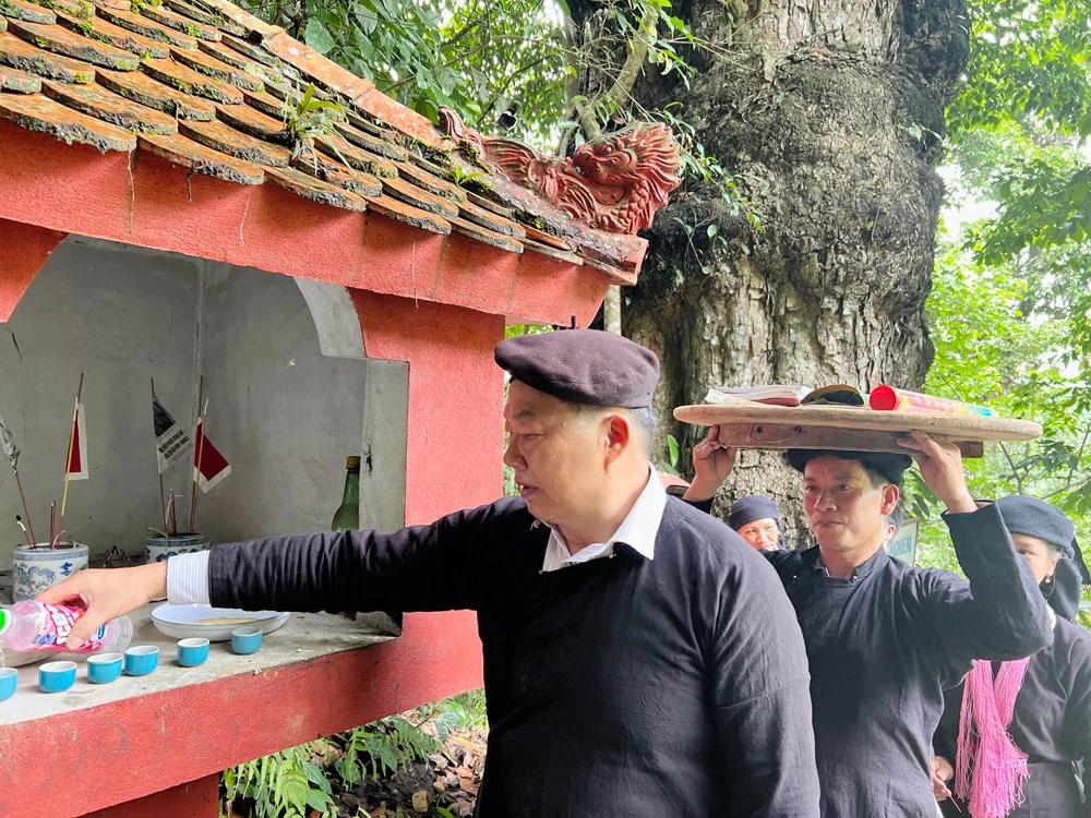 Người dân Cốc Ly cúng rừng cầu mưa thuận, gió hòa ảnh 5