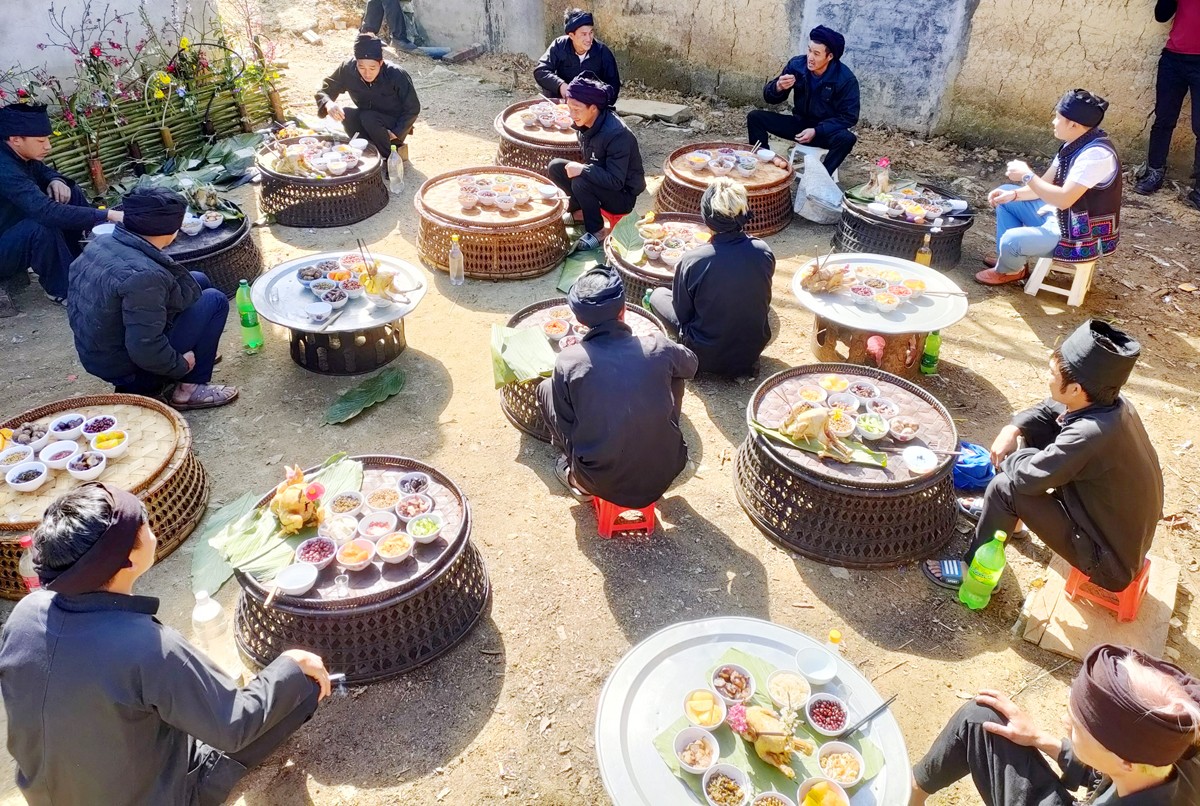 Đồng bào Hà Nhì thôn Nhìu Cồ San, xã Y Tý (Bát Xát) tổ chức Tết Zứ Dò Dò.