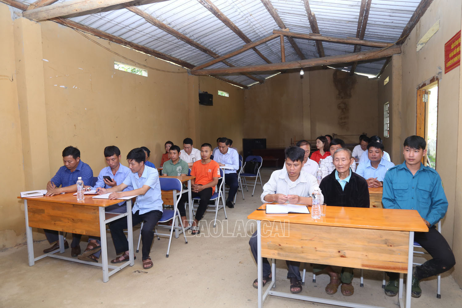 Đồng chí Hoàng Giang, Phó Bí thư Tỉnh ủy dự sinh hoạt tại Chi bộ thôn Na Pá.