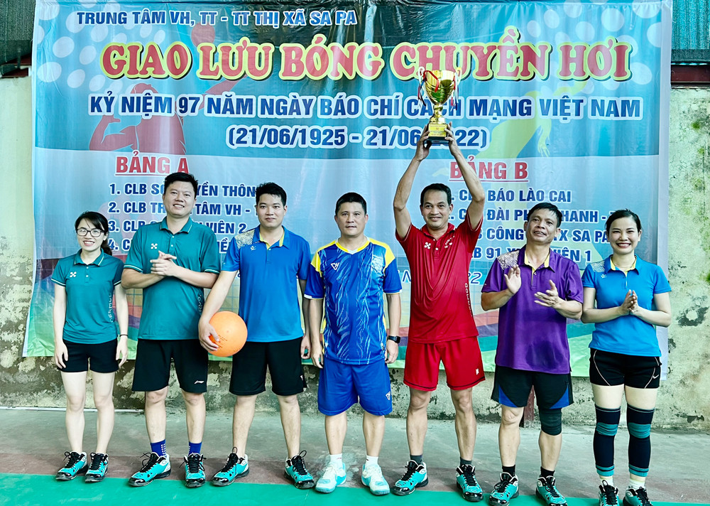 Câu lạc bộ Báo Lào Cai đoạt giải Nhất giao lưu bóng chuyền hơi chào mừng 97 năm Ngày Báo chí cách mạng Việt Nam ảnh 3 Câu lạc bộ Báo Lào Cai đoạt giải Nhất giao lưu bóng chuyền hơi chào mừng 97 năm Ngày Báo chí cách mạng Việt Nam ảnh 3