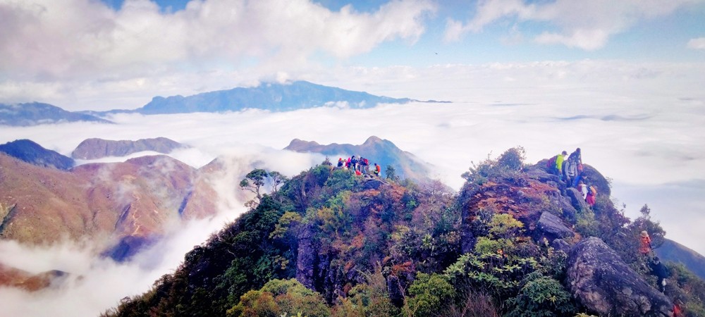 Chinh phục các đỉnh núi cao ở Bát Xát đem lại nhiều trải nghiệm thú vị cho du khách.