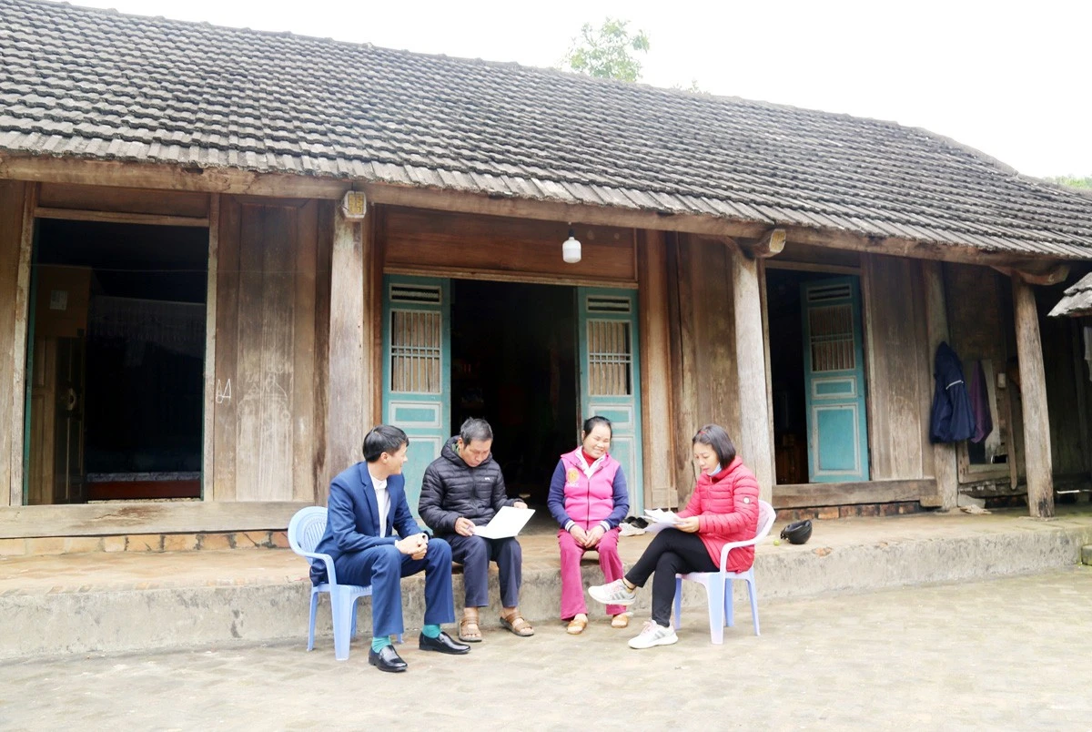 Ông Vương Thanh Mỳ đang hoàn thiện các thủ tục cuối cùng để bàn giao mặt bằng xây dựng Sân bay Sa Pa.