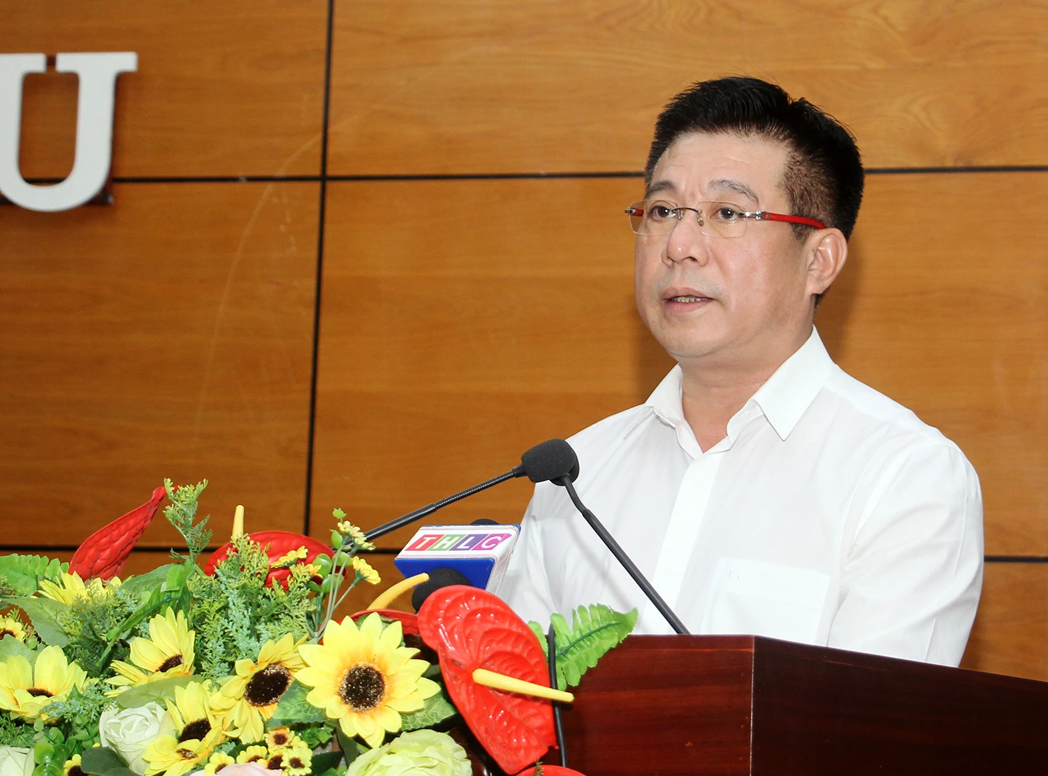 Kỳ họp thứ 6 HĐND tỉnh khóa XVI: Sôi nổi thảo luận, chất vấn, giải trình tại hội trường ảnh 12