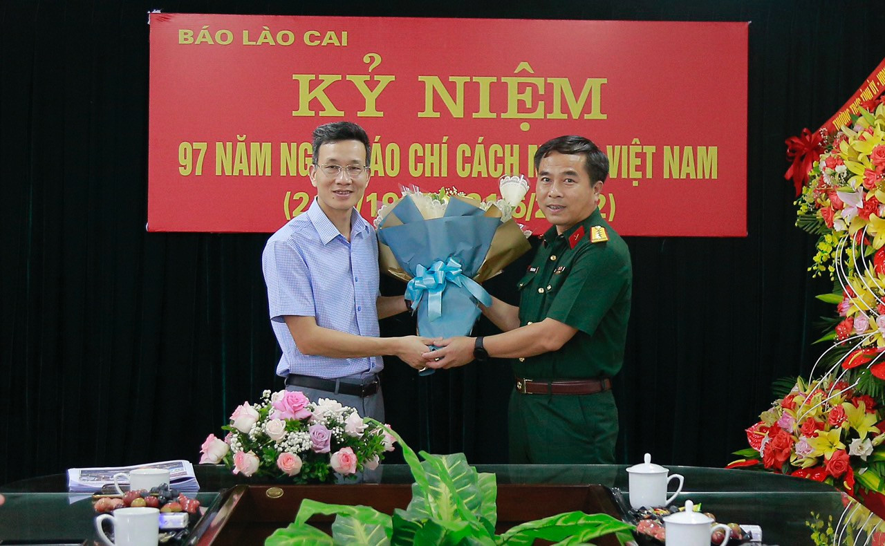 Đoàn công tác Thành ủy, HĐND, UBND thành phố Lào Cai tặng hoa chúc mừng Báo Lào Cai. Đoàn công tác Thị ủy, HĐND, UBND thị xã Sa Pa tặng hoa chúc mừng Báo Lào Cai. Đoàn công tác Huyện ủy, HĐND, UBND huyện Bảo Thắng tặng hoa chúc mừng Báo Lào Cai. Đoàn công tác Huyện ủy, HĐND, UBND huyện Bát Xát tặng hoa chúc mừng Báo Lào Cai. Đảng ủy Khối Cơ quan - Doanh nghiệp tỉnh chúc mừng Báo Lào Cai. Sở Thông tin và Truyền thông tặng hoa chúc mừng Báo Lào Cai. Bộ đội Biên phòng tỉnh tặng hoa chúc mừng Báo Lào Cai. Bộ Chỉ huy Quân sự tỉnh tặng hoa chúc mừng Báo Lào Cai. Thanh tra tỉnh tặng hoa chúc mừng Báo Lào Cai. Sở Công thương tặng hoa chúc mừng Báo Lào Cai. Cục Thuế tỉnh tặng hoa chúc mừng Báo Lào Cai. Cục Hải quan Lào Cai tặng hoa chúc mừng Báo Lào Cai. Sở Y tế tặng hoa chúc mừng Báo Lào Cai. Sở Giao thông vận tải và Xây dựng tặng hoa chúc mừng Báo Lào Cai. Các cơ quan trụ sở Khối IV tặng hoa chúc mừng Báo Lào Cai. Tỉnh đoàn Lào Cai tặng hoa chúc mừng Báo Lào Cai. Bảo hiểm xã hội tỉnh tặng hoa chúc mừng Báo Lào Cai. Trường Chính trị tỉnh tặng hoa chúc mừng Báo Lào Cai. Viện Kiểm sát nhân dân tỉnh tặng hoa chúc mừng Báo Lào Cai. Sở Nông nghiệp và Phát triển nông thôn tặng hoa chúc mừng Báo Lào Cai. Ngân hàng Nhà nước Việt Nam Chi nhánh tỉnh Lào Cai tặng hoa chúc mừng Báo Lào Cai. Hội Chữ thập đỏ tỉnh tặng hoa chúc mừng Báo Lào Cai. Phân hiệu Đại học Thái Nguyên tại tỉnh Lào Cai tặng hoa chúc mừng Báo Lào Cai. Trường Cao đẳng tỉnh tặng hoa chúc mừng Báo Lào Cai. Phòng Cảnh sát Phòng cháy, chữa cháy và Cứu nạn, cứu hộ Công an tỉnh tặng hoa chúc mừng Báo Lào Cai. Phòng Kỹ thuật hình sự Công an tỉnh tặng hoa chúc mừng Báo Lào Cai. Đoàn Khối Cơ quan - Doanh nghiệp tỉnh tặng hoa chúc mừng Báo Lào Cai. Bưu điện tỉnh tặng hoa chúc mừng Báo Lào Cai. Bệnh viện Đa khoa tỉnh tặng hoa chúc mừng Báo Lào Cai. Bệnh viện Sản - Nhi tỉnh Lào Cai tặng hoa chúc mừng Báo Lào Cai. Đảng ủy, HĐND, UBND phường Bắc Lệnh (thành phố Lào Cai) tặng hoa chúc mừng Báo Lào Cai. Bệnh viện Đa khoa Hưng Thịnh tặng hoa chúc mừng Báo Lào Cai. VNPT Lào Cai tặng hoa chúc mừng Báo Lào Cai. Công ty Xăng dầu Lào Cai tặng hoa chúc mừng Báo Lào Cai. Công ty Cổ phần In tổng hợp Lào Cai tặng hoa chúc mừng Báo Lào Cai. Công ty Bảo hiểm Nhân thọ Prudential tặng hoa chúc mừng Báo Lào Cai. Agribank Chi nhánh Lào Cai II tặng hoa chúc mừng Báo Lào Cai. Vietinbank Lào Cai tặng hoa chúc mừng Báo Lào Cai. Vietcombank Lào Cai tặng hoa chúc mừng Báo Lào Cai. BIDV Lào Cai tặng hoa chúc mừng Báo Lào Cai. Viettel Lào Cai tặng hoa chúc mừng Báo Lào Cai. Công ty Cổ phần Đồng Tả Phời - Vinacomin tặng hoa chúc mừng Báo Lào Cai. Công ty Môi trường Hoàng Yến tặng hoa chúc mừng Báo Lào Cai. Công ty Cổ phần DAP số 2 - Vinachem tặng hoa chúc mừng Báo Lào Cai. Công ty Cổ phần Interbuslines tặng hoa chúc mừng Báo Lào Cai.