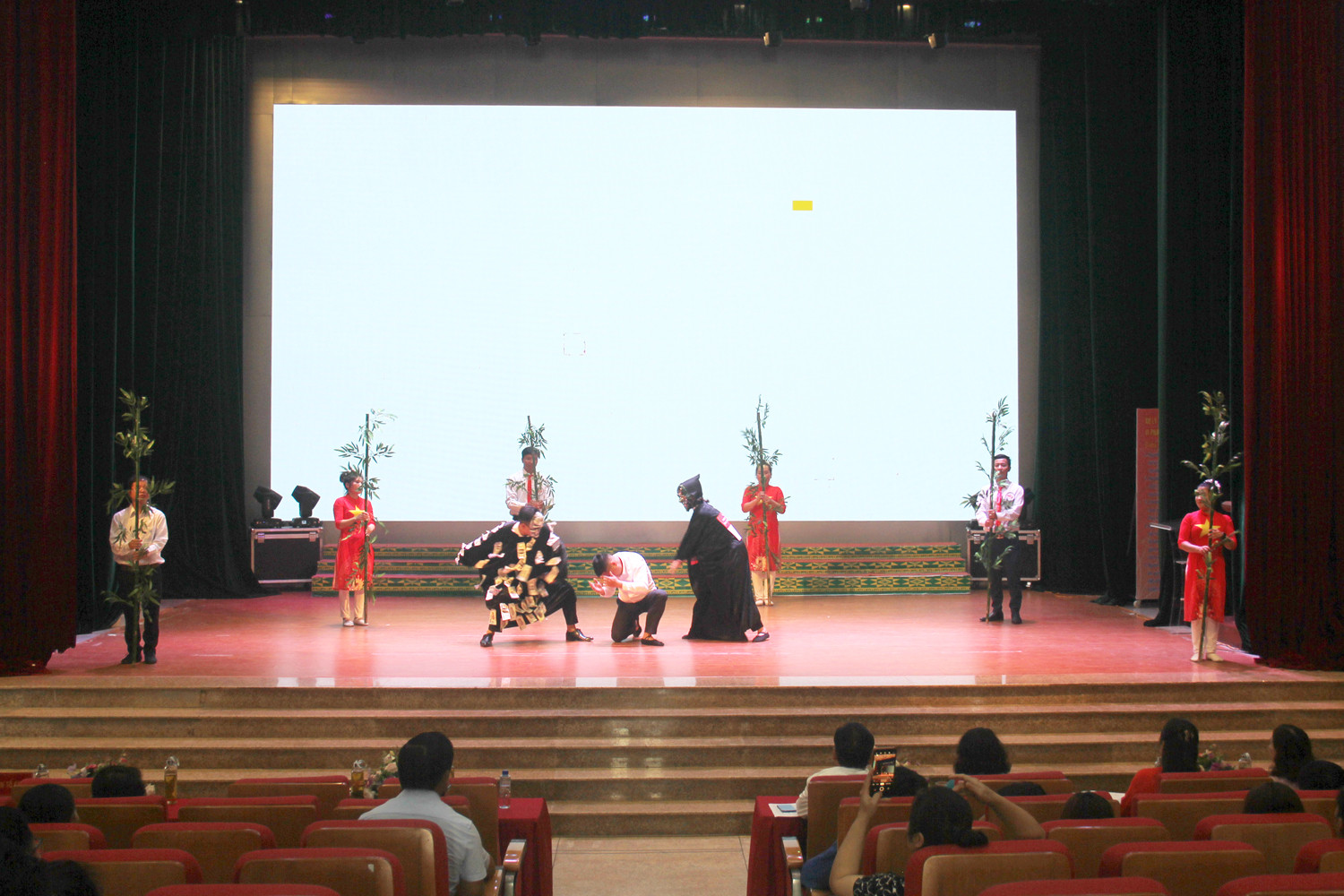 12 đội hoàn thành Cuộc thi báo cáo viên pháp luật, tuyên truyền viên pháp luật giỏi về pháp luật phòng, chống tham nhũng, tiêu cực năm 2022 ảnh 2