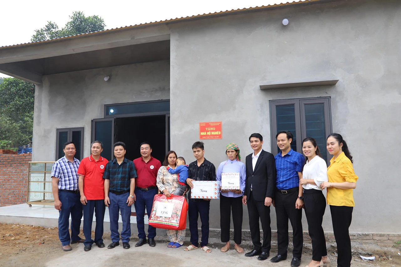 Bàn giao nhà cho hai hộ nghèo tại xã Mường Vi (Bát Xát) ảnh 2