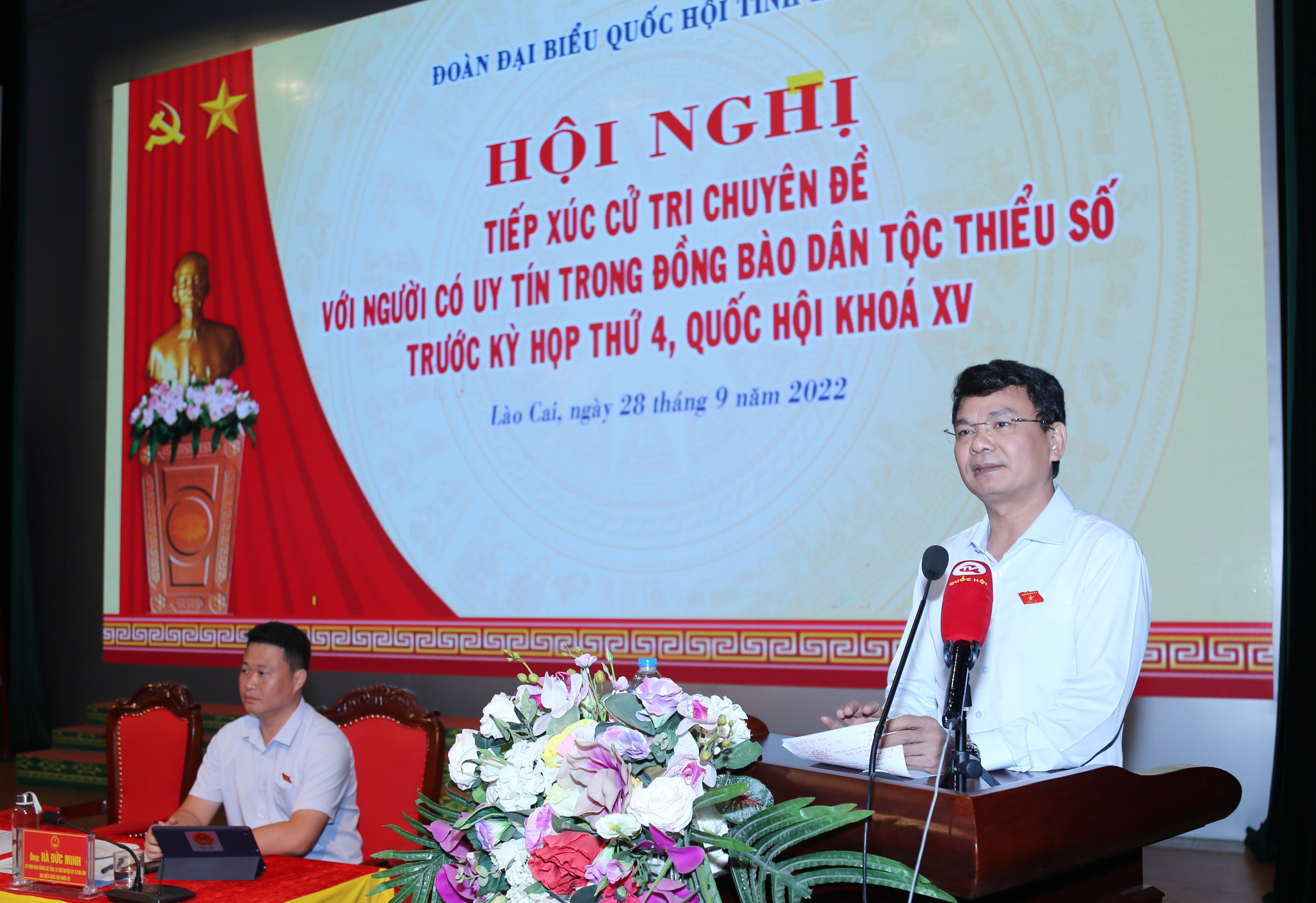 Đoàn đại biểu Quốc hội tỉnh tiếp xúc với người có uy tín trong đồng bào dân tộc thiểu số ảnh 9