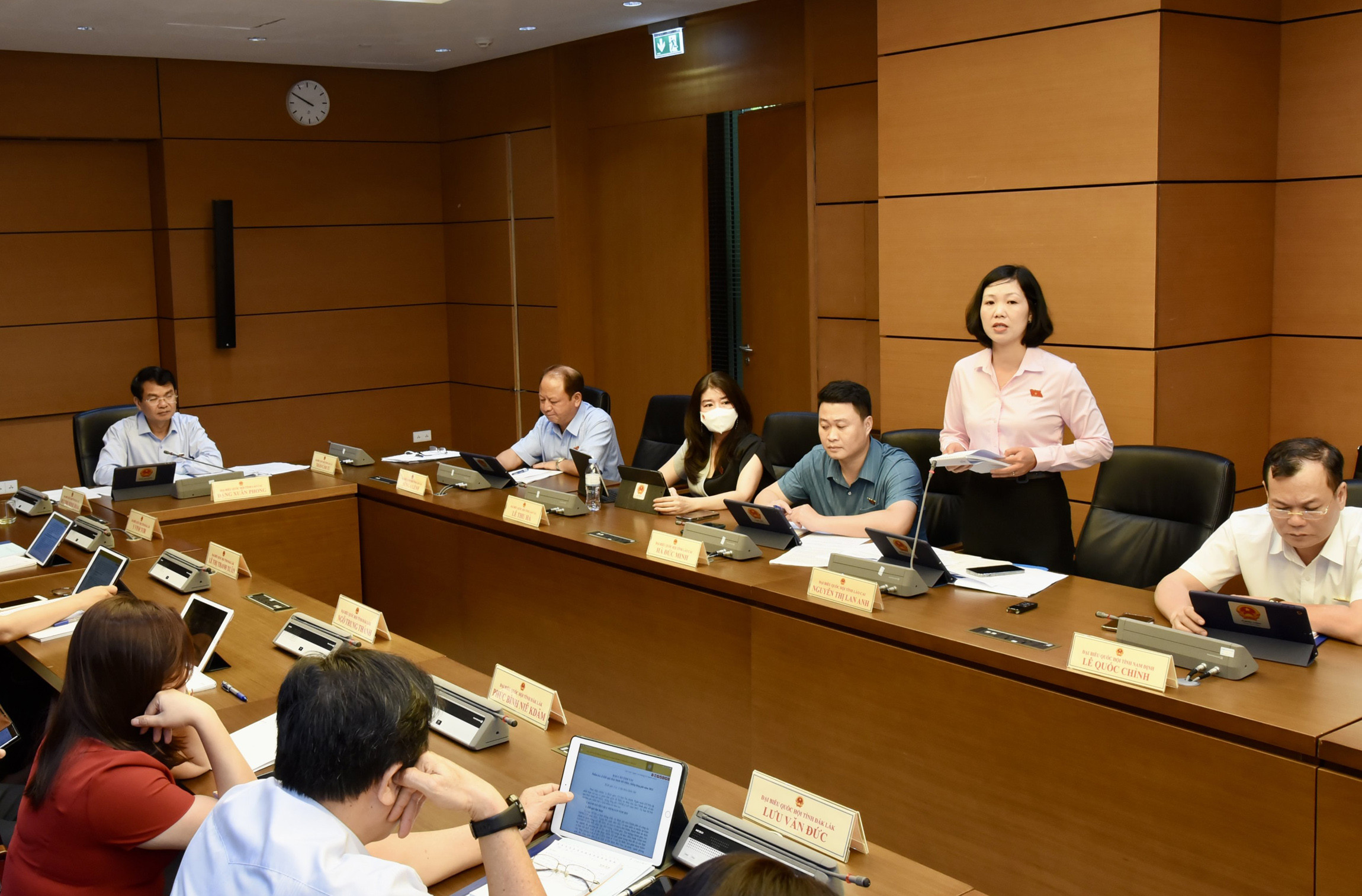 Đoàn Đại biểu Quốc hội tỉnh có nhiều đóng góp tích cực tại Kỳ họp thứ Ba, Quốc hội Khóa XV ảnh 3