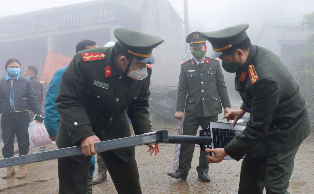 Đoàn Thanh niên Công an tỉnh: Sôi nổi hoạt động “Xuân biên cương - Ấm tình quân dân” ảnh 1