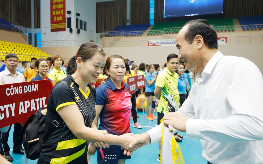 Gần 400 vận động viên tham gia Giải cầu lông, bóng bàn, bóng chuyền hơi công nhân, viên chức, lao động tỉnh lần thứ X ảnh 2