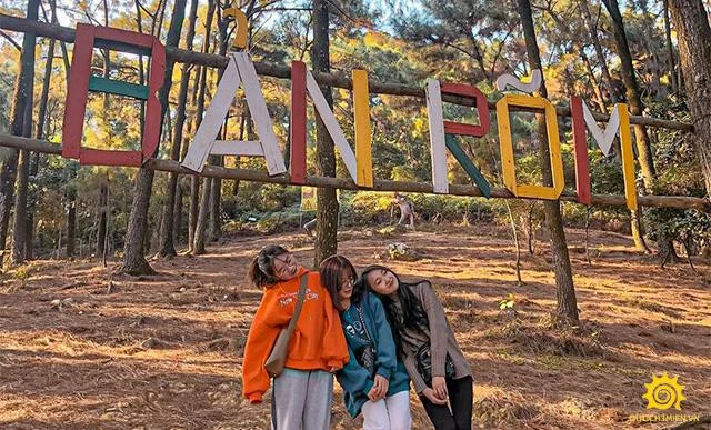 Khu sinh thái Bản Rõm.