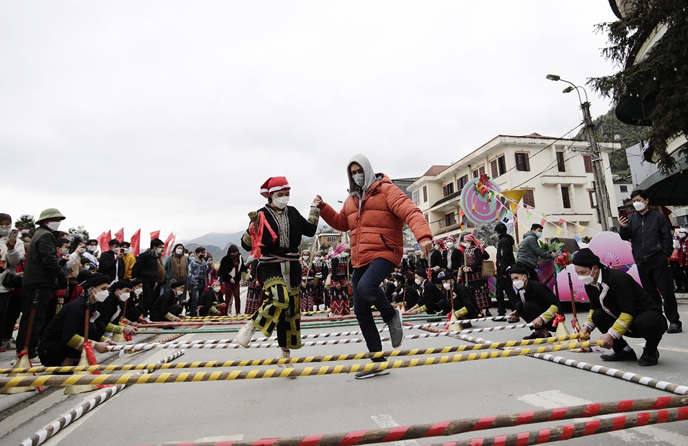 Hấp dẫn Lễ hội Canaval đường phố “Các dân tộc Sa Pa và Thánh Mẫu” ảnh 3