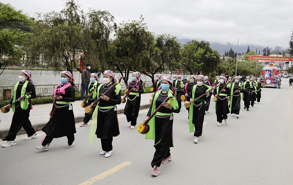 Hấp dẫn Lễ hội Canaval đường phố “Các dân tộc Sa Pa và Thánh Mẫu” ảnh 5