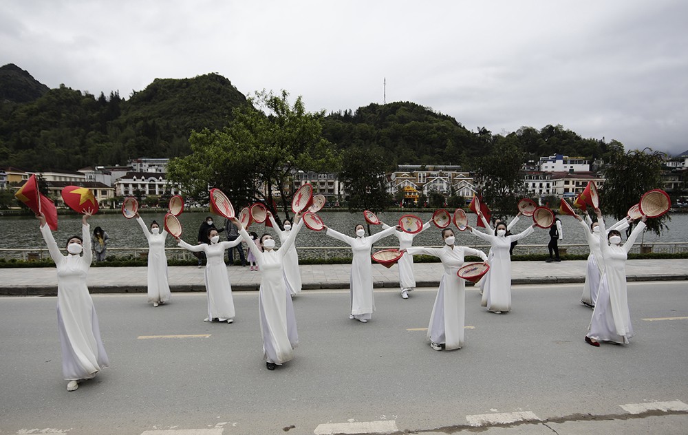 Hấp dẫn Lễ hội Canaval đường phố “Các dân tộc Sa Pa và Thánh Mẫu” ảnh 7