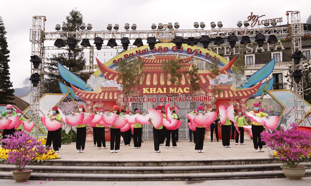 Hấp dẫn Lễ hội Canaval đường phố “Các dân tộc Sa Pa và Thánh Mẫu” ảnh 1