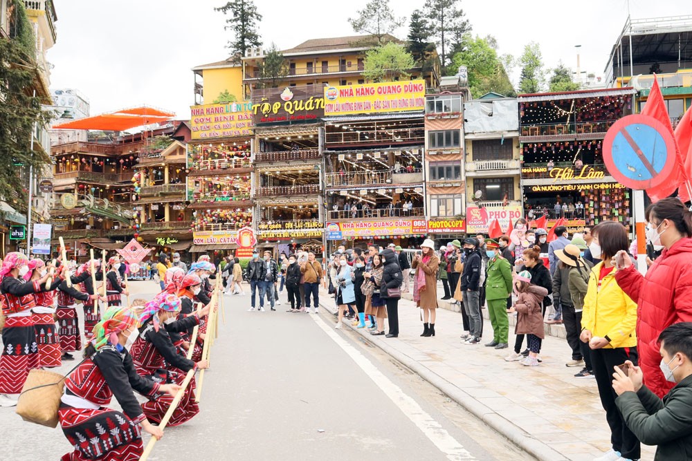 Hấp dẫn Lễ hội Canaval đường phố “Các dân tộc Sa Pa và Thánh Mẫu” ảnh 4
