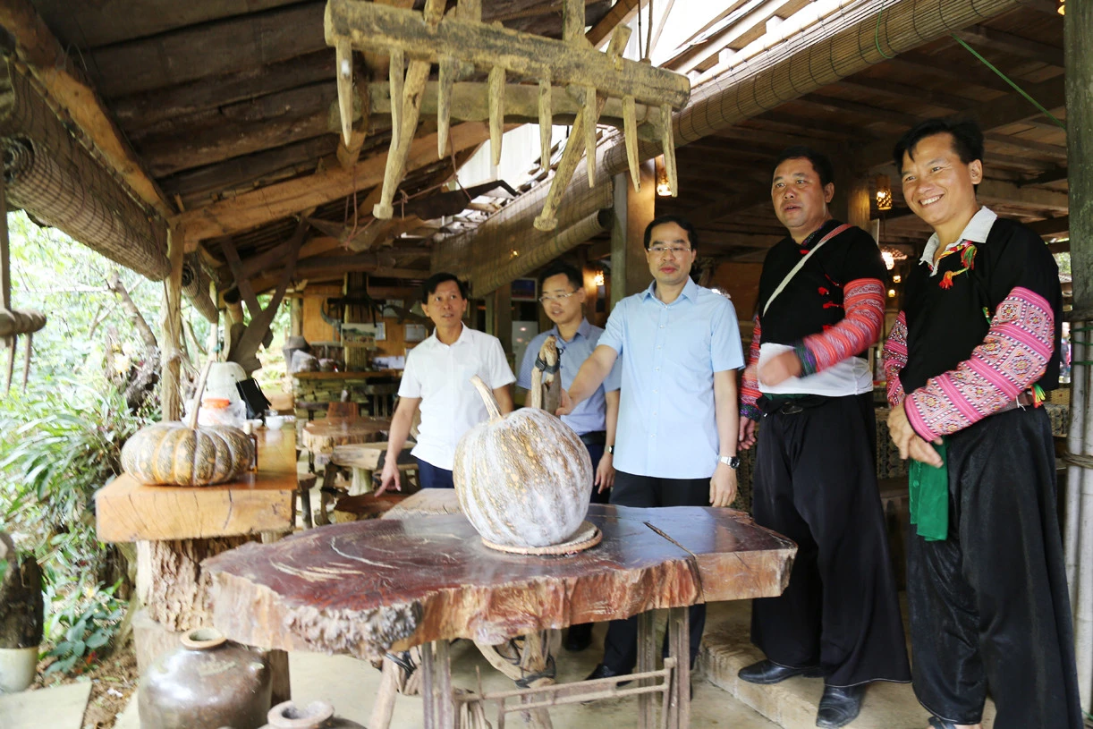 Đoàn công tác tỉnh Lào Cai khảo sát, trao đổi kinh nghiệm sản xuất nông nghiệp, du lịch tại tỉnh Sơn La ảnh 9 Đoàn công tác tỉnh Lào Cai khảo sát, trao đổi kinh nghiệm sản xuất nông nghiệp, du lịch tại tỉnh Sơn La ảnh 9