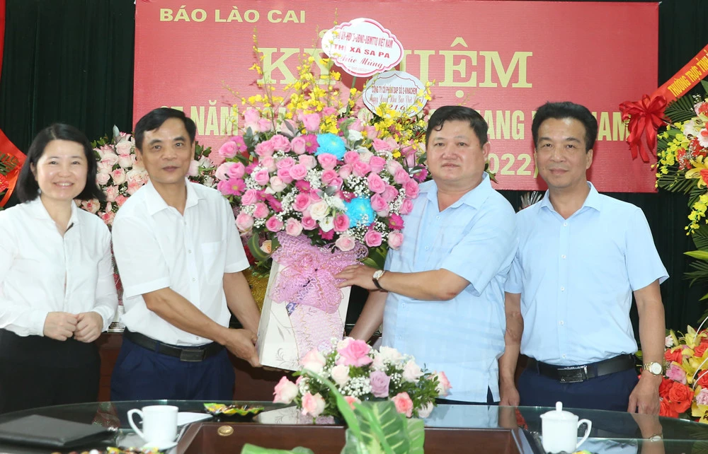 Các cơ quan, đơn vị, địa phương chúc mừng Báo Lào Cai nhân 97 năm Ngày Báo chí cách mạng Việt Nam ảnh 2 Các cơ quan, đơn vị, địa phương chúc mừng Báo Lào Cai nhân 97 năm Ngày Báo chí cách mạng Việt Nam ảnh 2