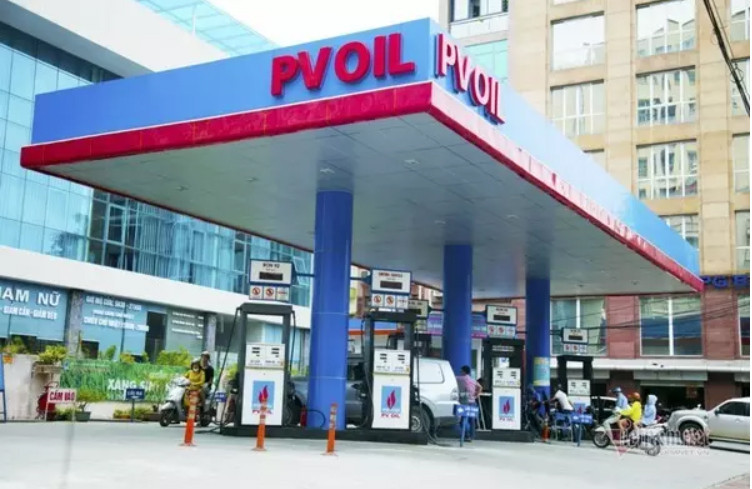 Giá xăng dầu trong nước liên tục tăng cao.