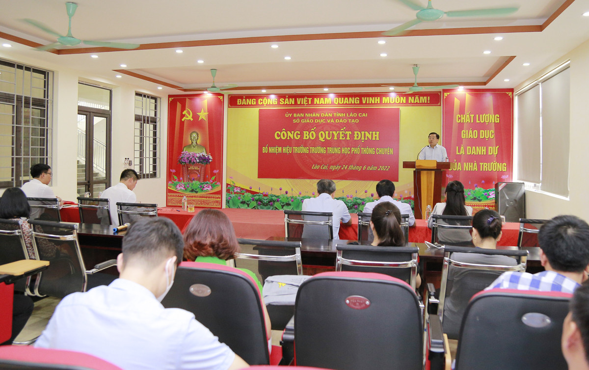 Ông Ngô Thanh Xuân được bổ nhiệm giữ chức Hiệu trưởng Trường THPT Chuyên Lào Cai ảnh 1