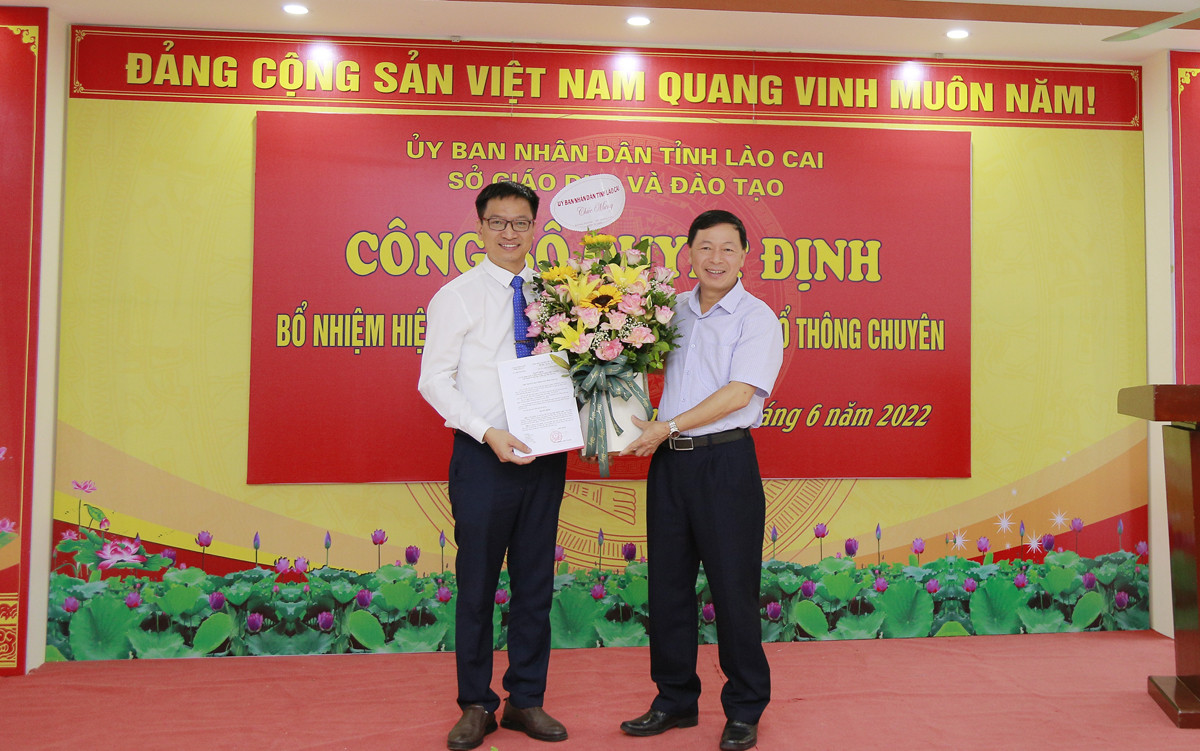 Ông Ngô Thanh Xuân được bổ nhiệm giữ chức Hiệu trưởng Trường THPT Chuyên Lào Cai ảnh 2