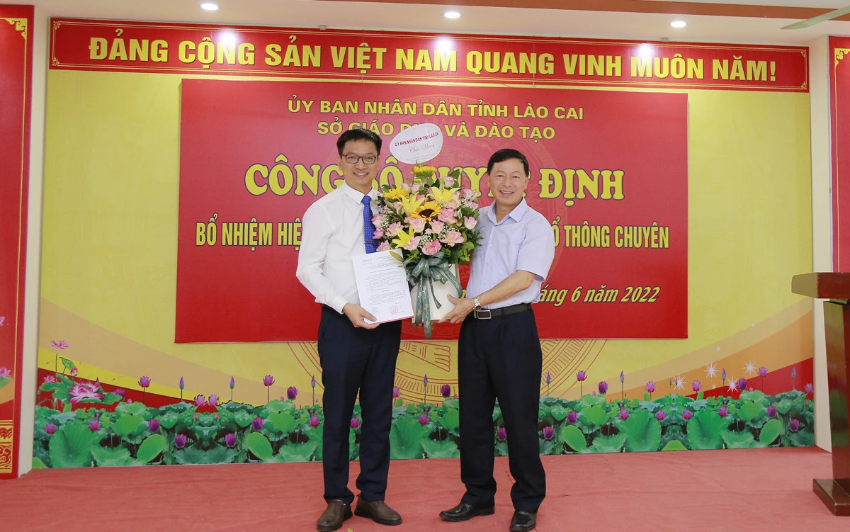 Ông Ngô Thanh Xuân được bổ nhiệm giữ chức Hiệu trưởng Trường THPT Chuyên Lào Cai ảnh 2