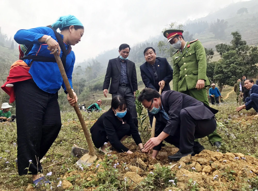 Huyện ủy Si Ma Cai chú trọng đổi mới phương thức lãnh đạo, hướng về cơ sở.