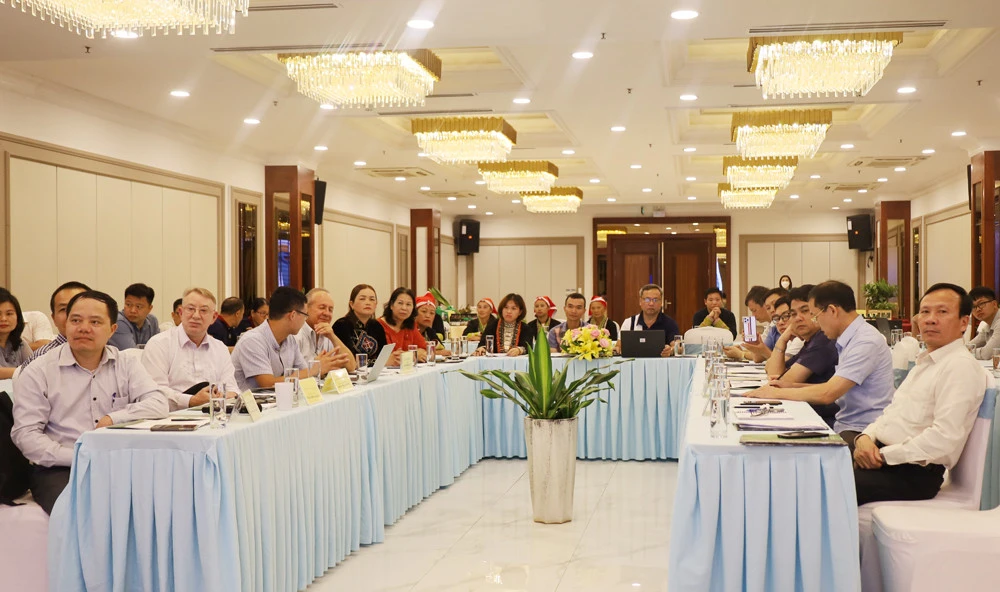 Các đại biểu tham dự lễ ký kết. Các đại biểu tham dự lễ ký kết.