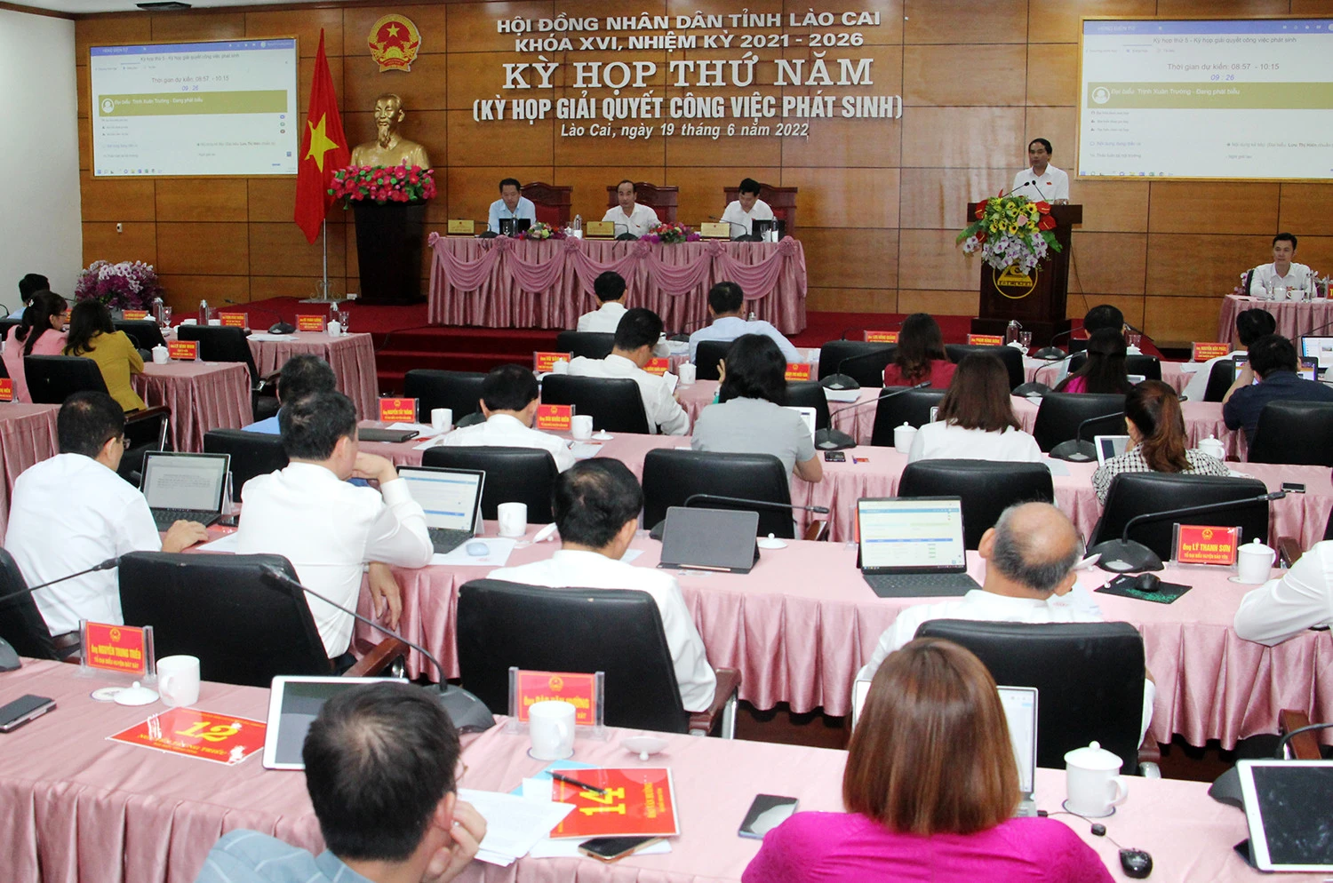 Quang cảnh kỳ họp. Quang cảnh kỳ họp.