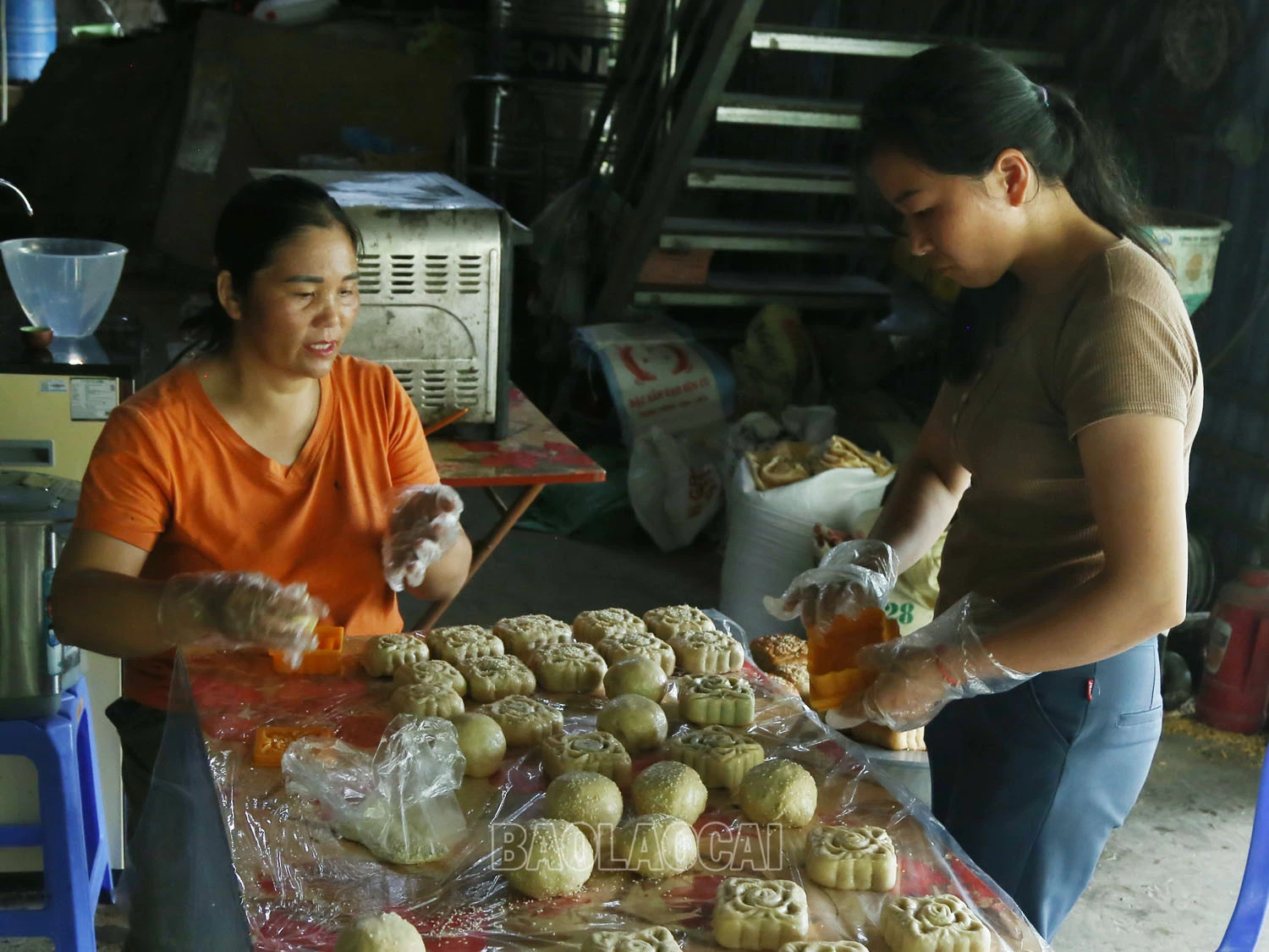 Dẻo thơm bánh trung thu của người Giáy Bát Xát ảnh 9