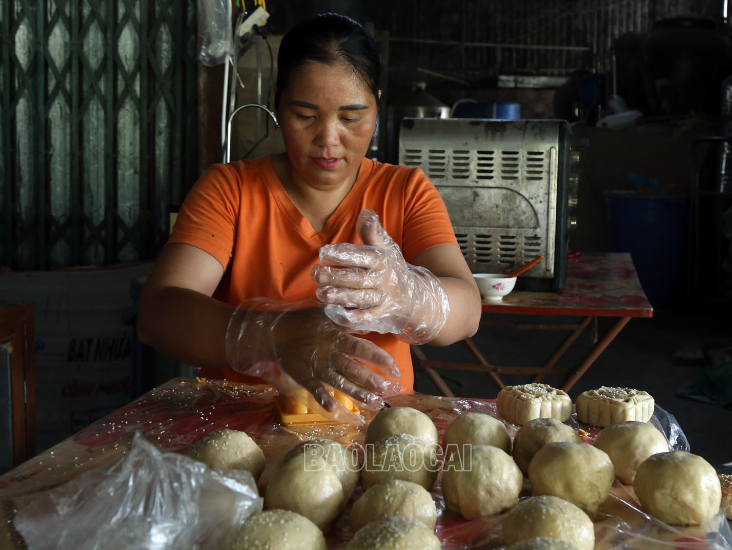 Dẻo thơm bánh trung thu của người Giáy Bát Xát ảnh 1