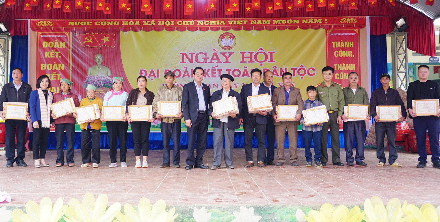 Các đồng chí lãnh đạo dự Ngày hội Đại đoàn kết toàn dân tộc năm 2022 ảnh 14