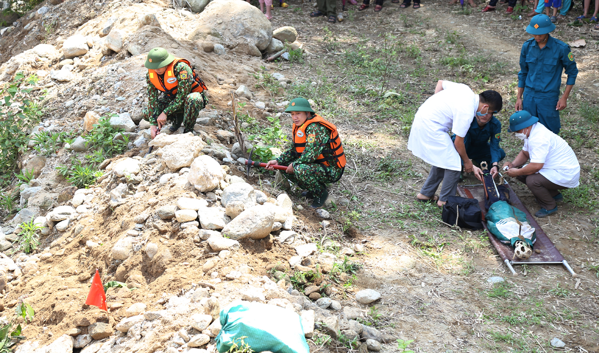 Thành phố Lào Cai, huyện Bảo Thắng: Diễn tập ứng phó bão, lũ và tìm kiếm cứu nạn ảnh 6 Thành phố Lào Cai, huyện Bảo Thắng: Diễn tập ứng phó bão, lũ và tìm kiếm cứu nạn ảnh 6