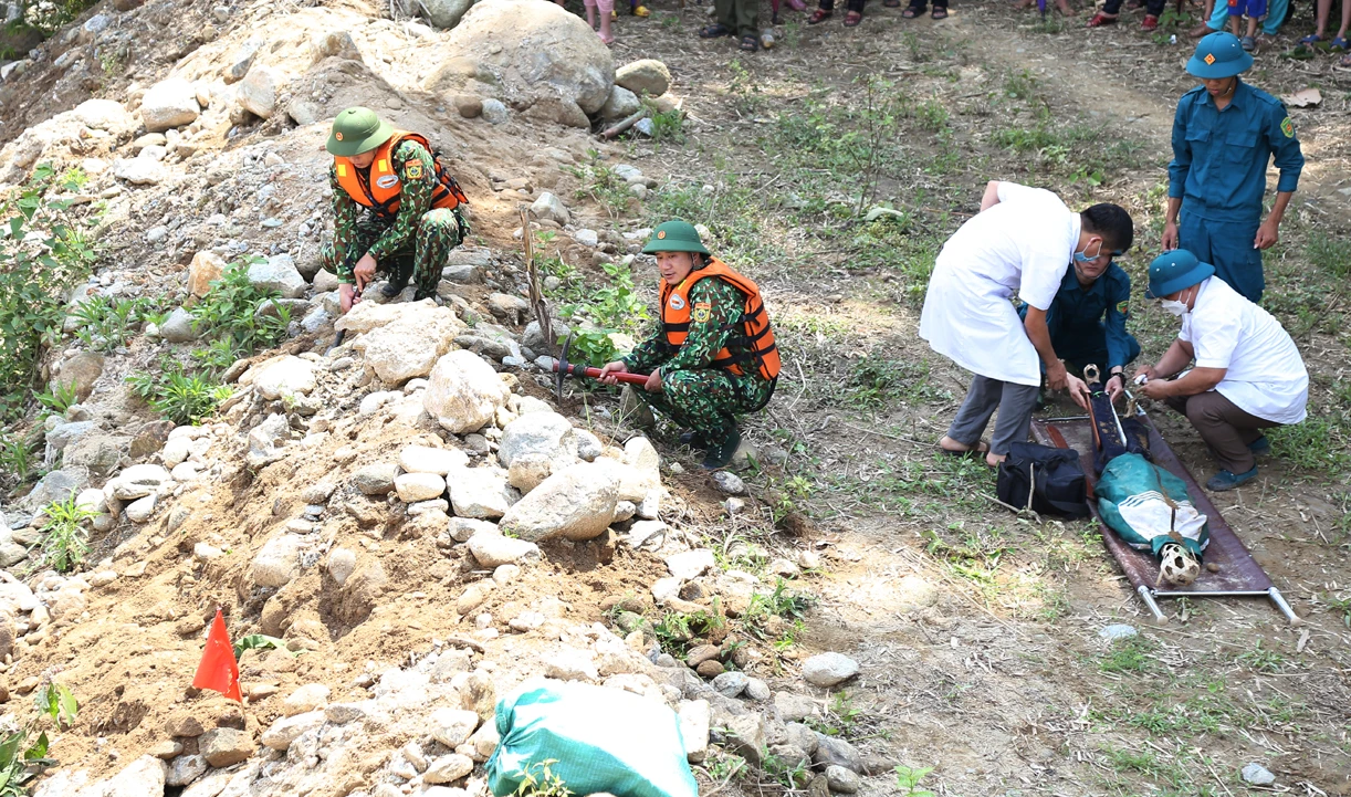Thành phố Lào Cai, huyện Bảo Thắng: Diễn tập ứng phó bão, lũ và tìm kiếm cứu nạn ảnh 6 Thành phố Lào Cai, huyện Bảo Thắng: Diễn tập ứng phó bão, lũ và tìm kiếm cứu nạn ảnh 6