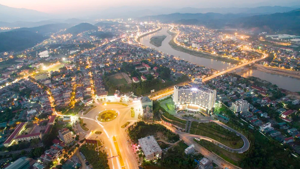 Thành phố Lào Cai văn minh, hiện đại. Ảnh: Ngọc Bằng Thành phố Lào Cai văn minh, hiện đại. Ảnh: Ngọc Bằng