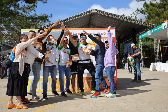 Ở cự ly đường trường 45 km và 70 km, thu hút sự tham gia của nhiều chân chạy nổi tiếng.