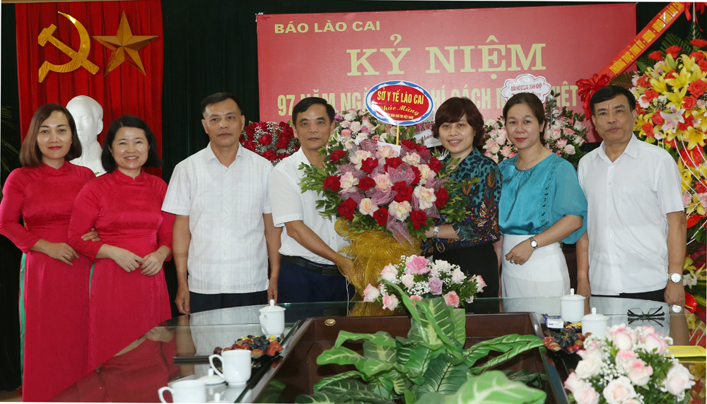 Các cơ quan, đơn vị, địa phương chúc mừng Báo Lào Cai nhân 97 năm Ngày Báo chí cách mạng Việt Nam ảnh 13