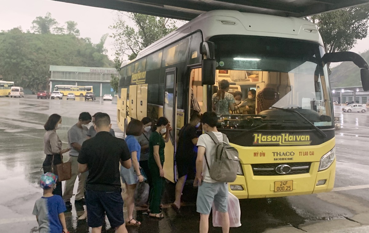 Nhà ga, bến xe nhộn nhịp hành khách ảnh 5