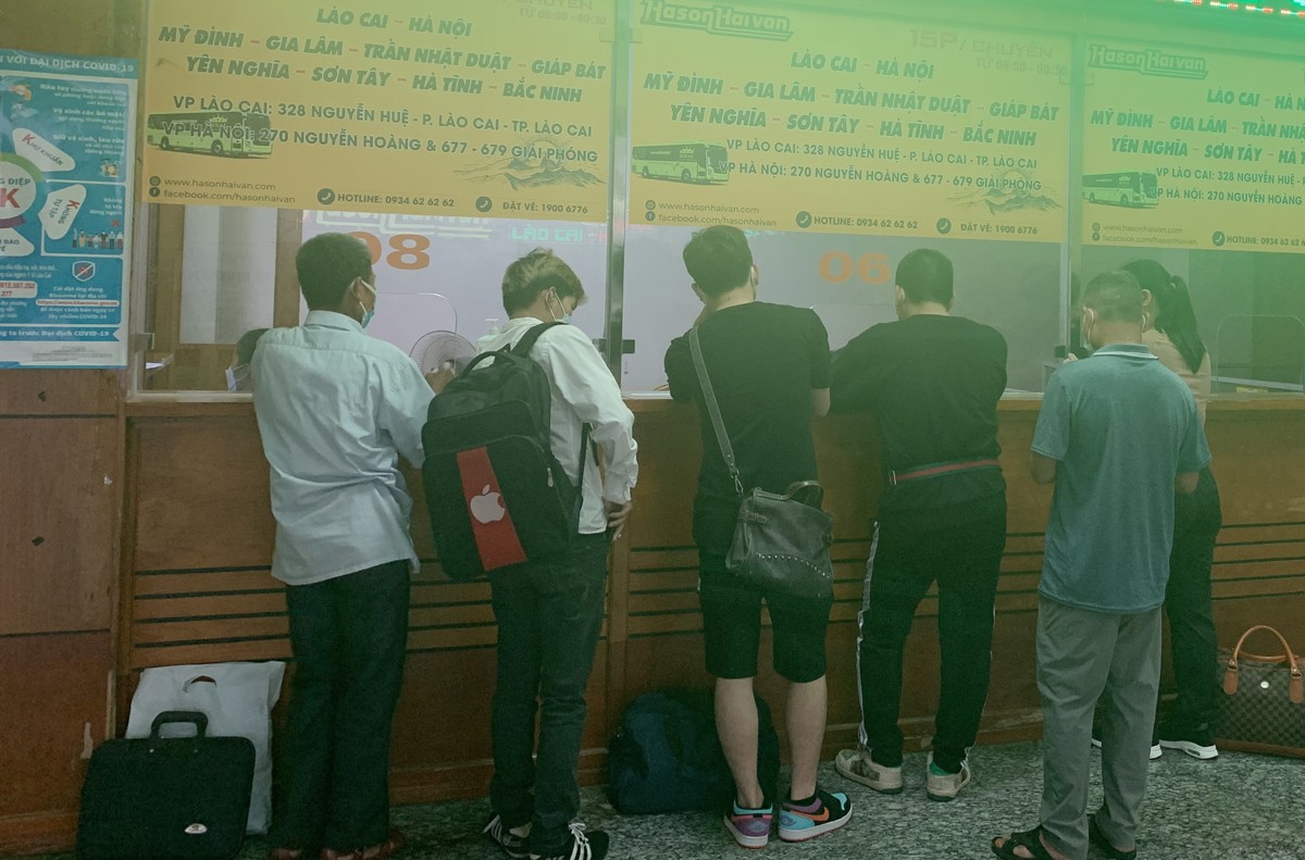 Nhà ga, bến xe nhộn nhịp hành khách ảnh 4
