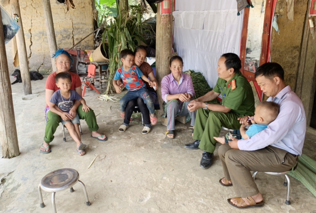 Công an huyện Si Ma Cai nắm tình hình địa bàn.