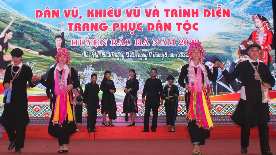 Những mái nhà rêu của người Dao trên dãy Tây Côn Lĩnh ảnh 6 Những mái nhà rêu của người Dao trên dãy Tây Côn Lĩnh ảnh 6