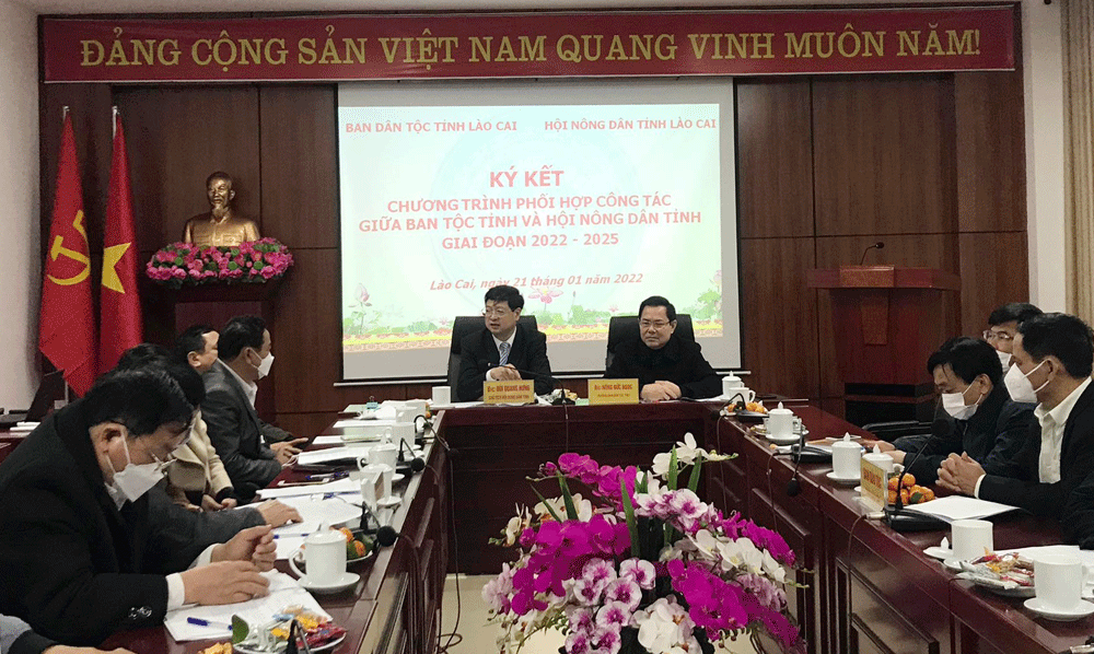 Ban Dân tộc ký kết chương trình hợp tác với Ủy ban MTTQ Việt Nam, Hội Nông dân tỉnh ảnh 1