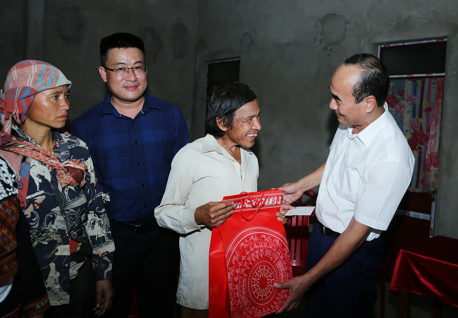 Cần quan tâm đưa các thôn vùng cao còn nhiều khó khăn của Tả Phời phát triển mạnh hơn nữa ảnh 6 Cần quan tâm đưa các thôn vùng cao còn nhiều khó khăn của Tả Phời phát triển mạnh hơn nữa ảnh 6