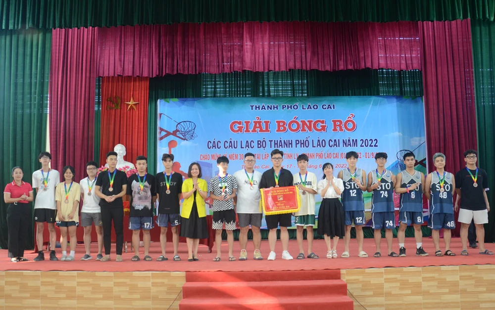 Trao đồng giải Ba cho hai đội Câu lạc bộ STO và Câu lạc bộ GOL trẻ. Trao đồng giải Ba cho hai đội Câu lạc bộ STO và Câu lạc bộ GOL trẻ.