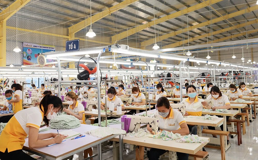 Khu vực sản xuất của Nhà máy May thêu xuất khẩu tại Lào Cai.