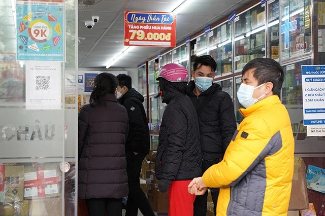 Chuyên gia chỉ rõ sai lầm nghiêm trọng khi sử dụng test nhanh COVID-19 và thuốc điều trị ảnh 1