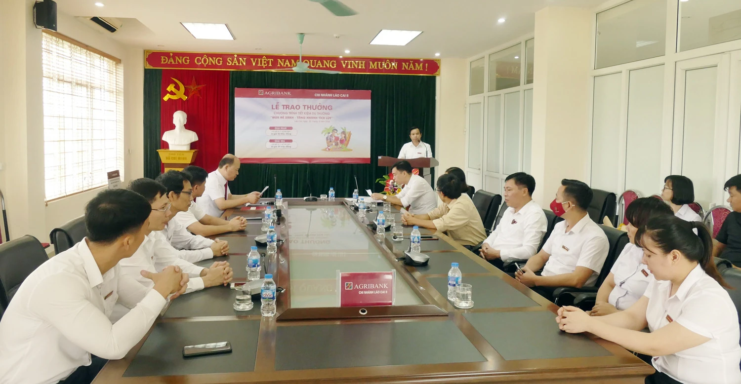 Trao thưởng chương trình tiết kiệm dự thưởng “Mùa hè xanh - tăng nhanh tích lũy” ảnh 1