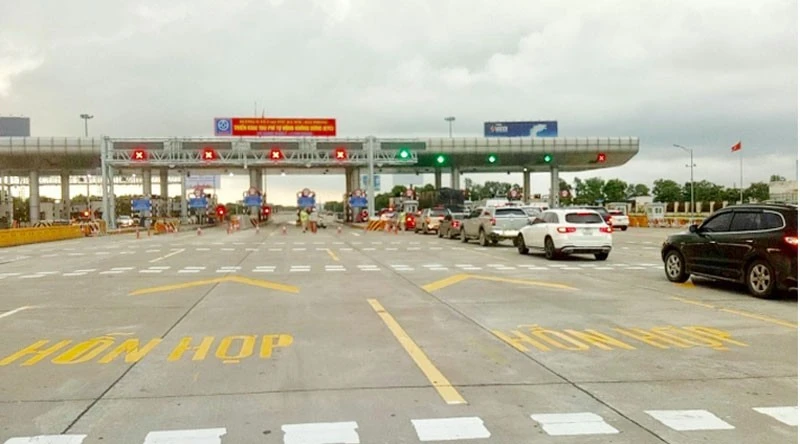 Thu phí không dừng trên cao tốc Hà Nội - Hải Phòng .