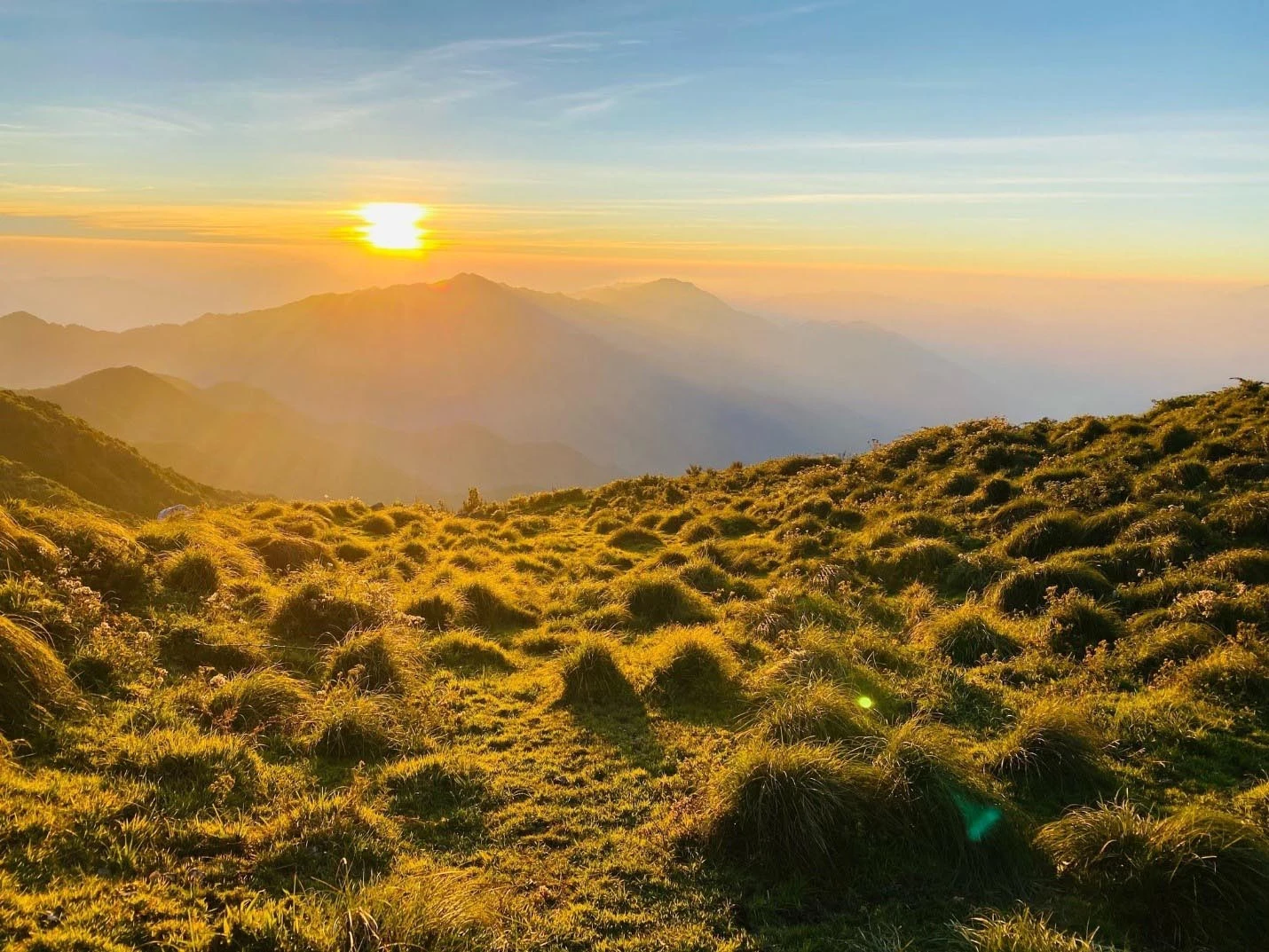 Trekking đỉnh Lùng Cúng, trải nghiệm mới khi đến Mù Cang Chải ảnh 1 Trekking đỉnh Lùng Cúng, trải nghiệm mới khi đến Mù Cang Chải ảnh 1