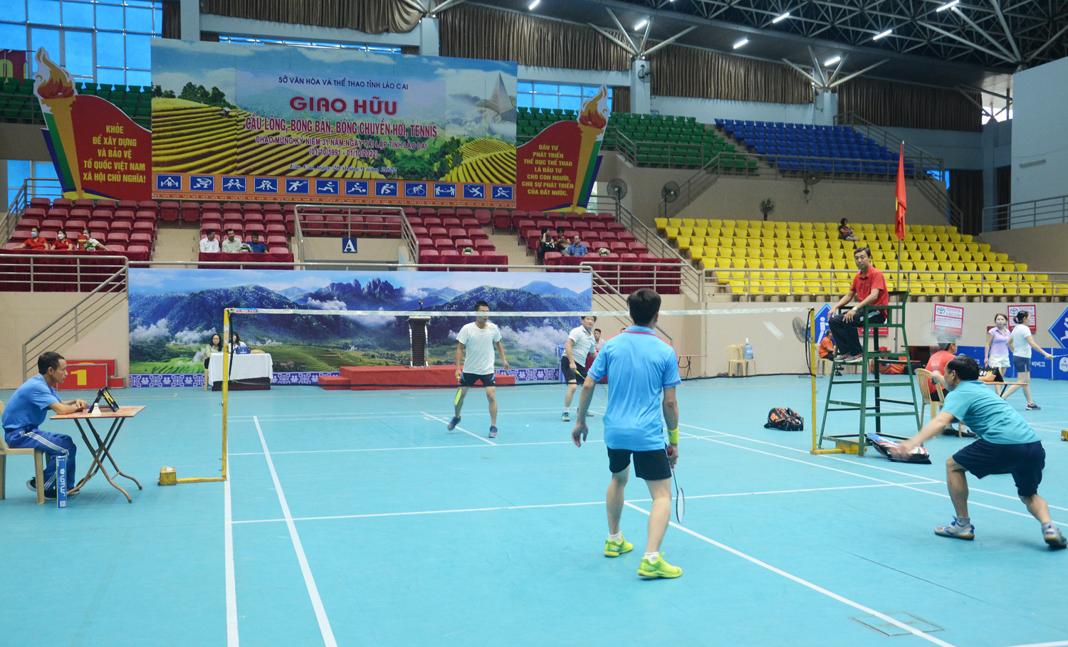120 vận động viên tham gia Giải giao hữu cầu lông, bóng bàn, bóng chuyền hơi, quần vợt ảnh 7